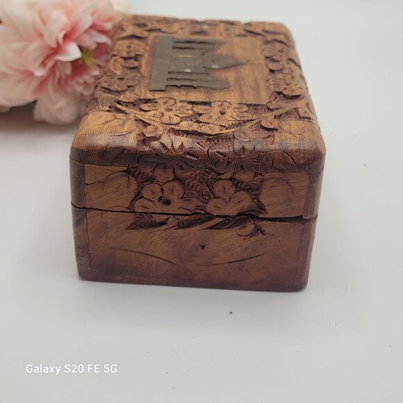 Vintage Hand Carved Wood Trinket Box With Brass Taj Mahal - Picture 9 of 16
